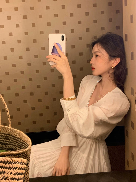 ফরাসি কমনীয়তা: সাদা বুদ্বুদ হাতা পোশাক