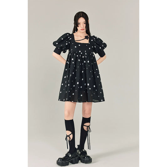 زهرة مجزأة -فستان أبيض