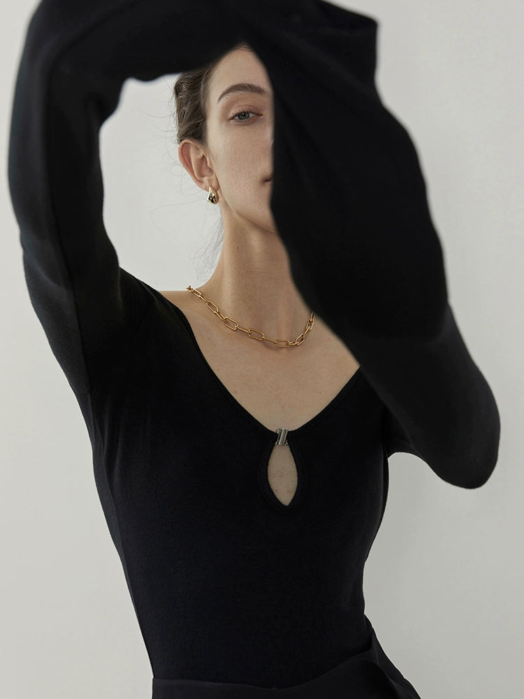 비스듬한 어깨 니트 탑