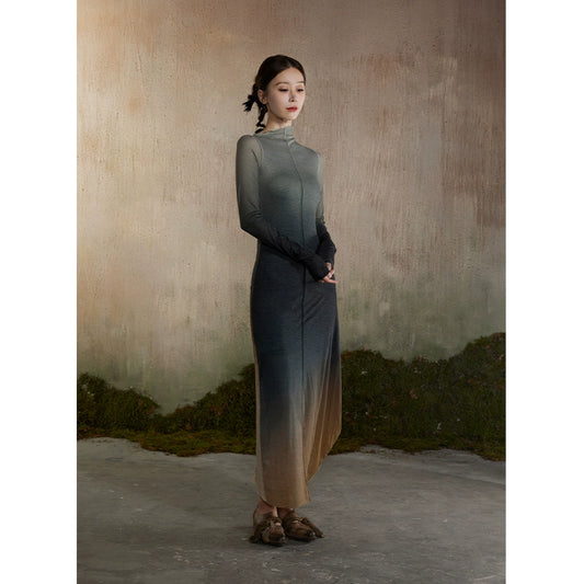 Плюшевое вязаное платье с высокой шеей: осень