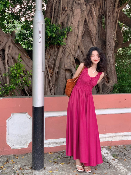 로즈 레드 우아함 : 여름의 주름진 긴 드레스