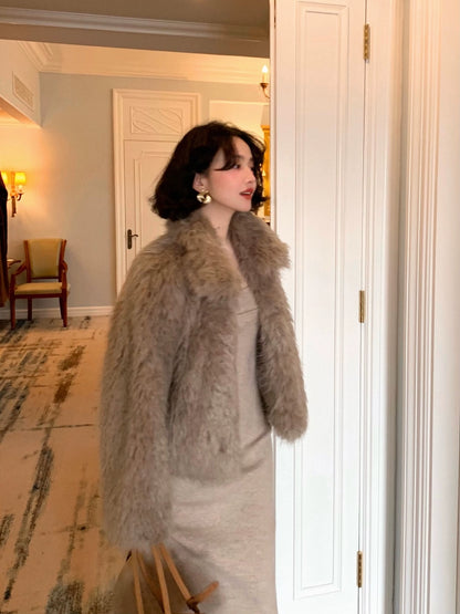 Luxury Faux Fur Coat with Retro Winter Elegance