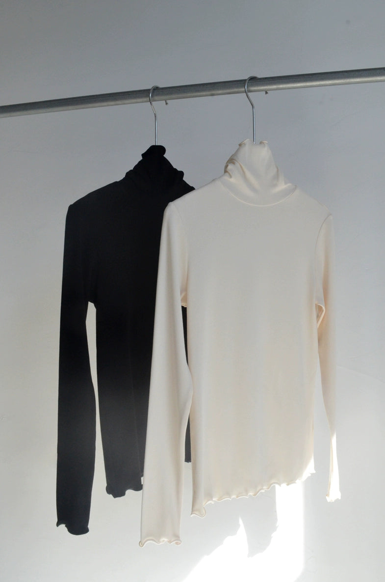 Wave Edge High Neck Pullover