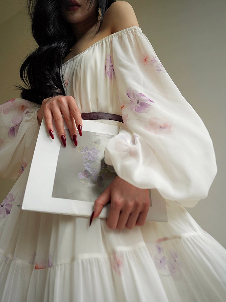 French print seaside resort-style maxi dress with a straight shoulder and a cool feeling dress in early spring