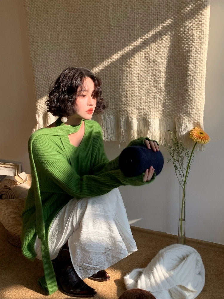 V-Neck Raccoon Velvet Base Sweater with Scarf (Strawberry Jam)