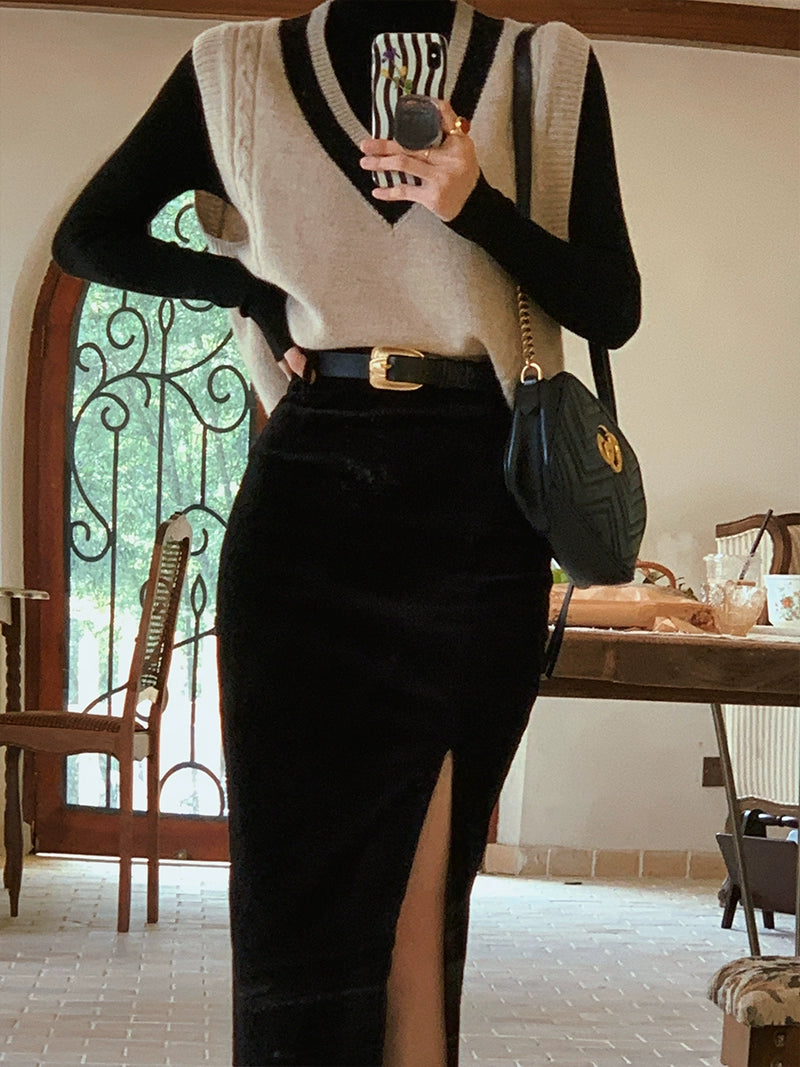 Loose Layered Wool Knit Vest – Retro V-Neck Sleeveless Sweater