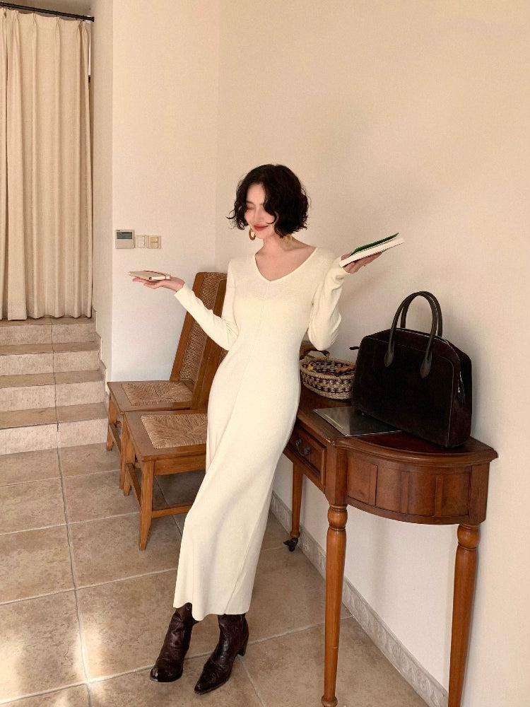 V-Neck Knitted Dress with Spring Freshness (White Tea Qinghuan)