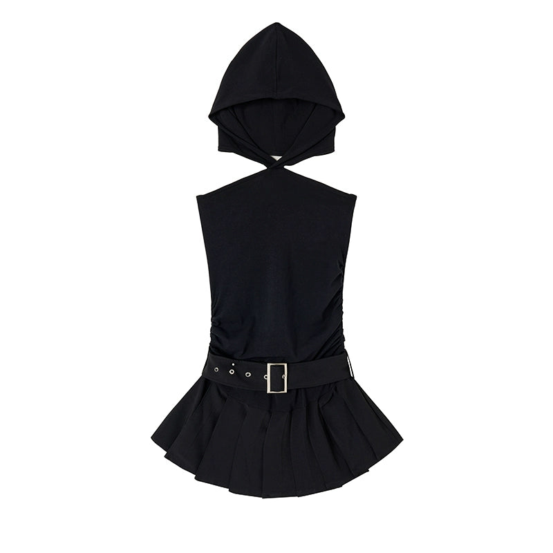 Robe noire à capuche à 100 plis