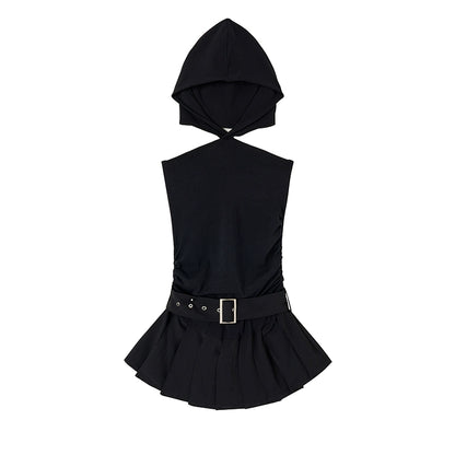 Robe noire à capuche à 100 plis