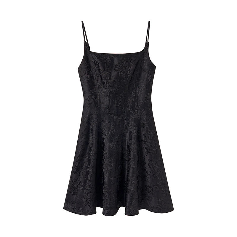 Robe noire plissée d'ombre mince