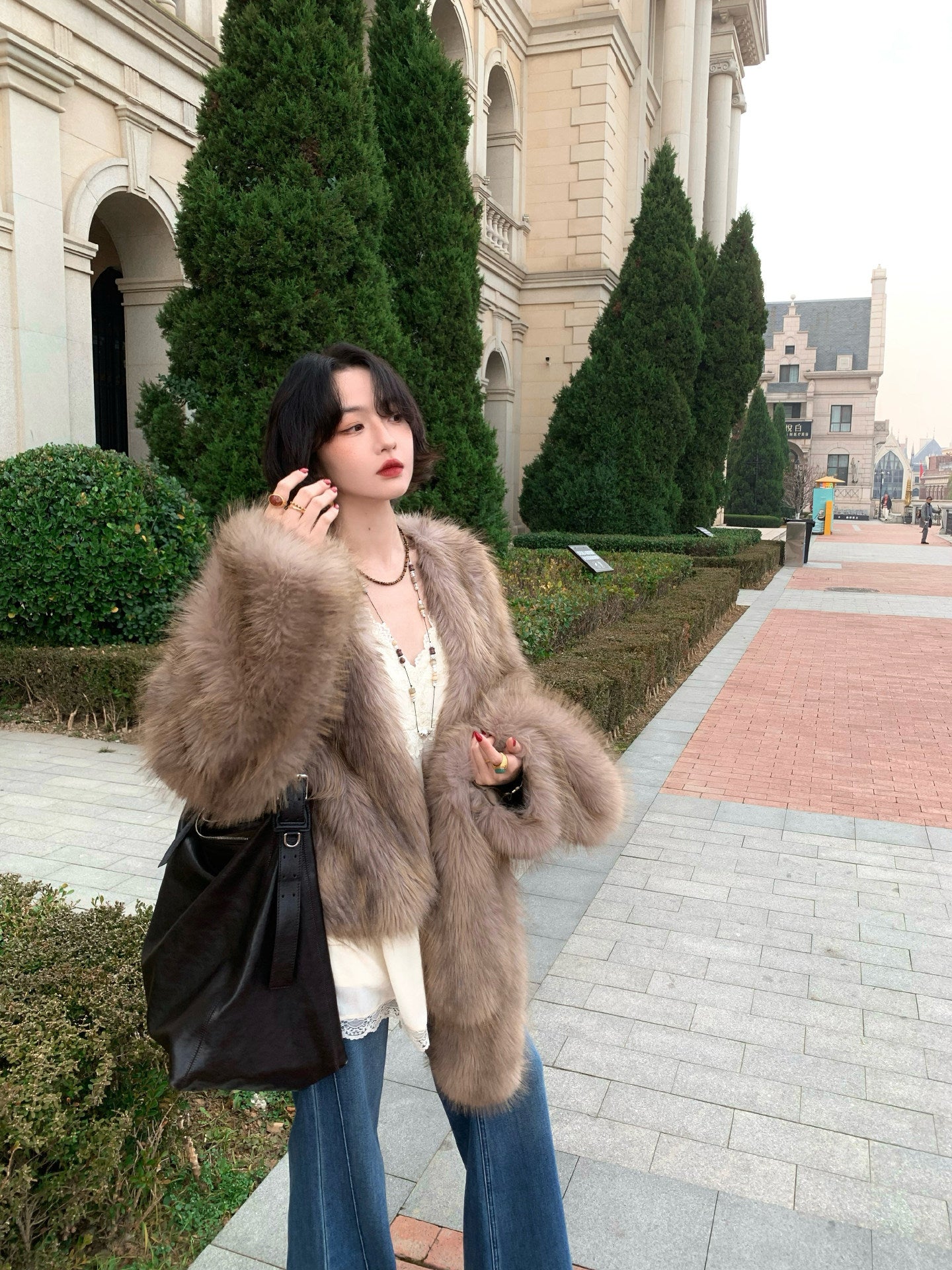 Elegant Long Eco Fur Coat – Relaxed Fit & Cozy Warmth