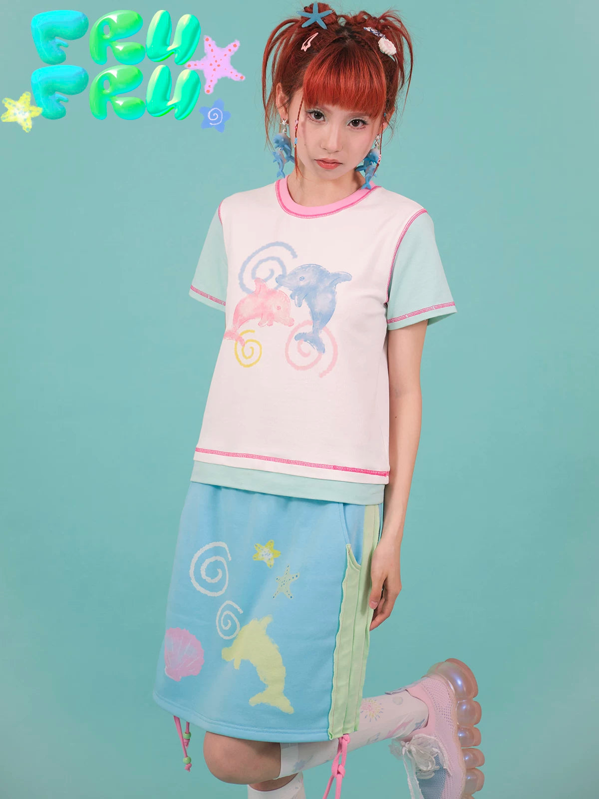 Gulu Store Original Cute Summer White and Blue Colorblock Dolphin Cropped Top with Cartoon Illustration Women's T-Shirt