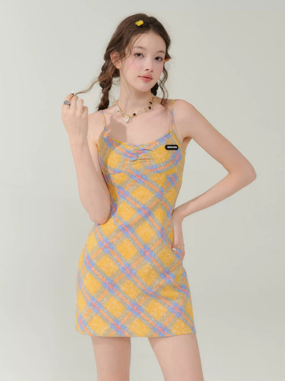 Vestido amarillo con tirantes a cuadros | Estilo retro de verano con cintura ajustada