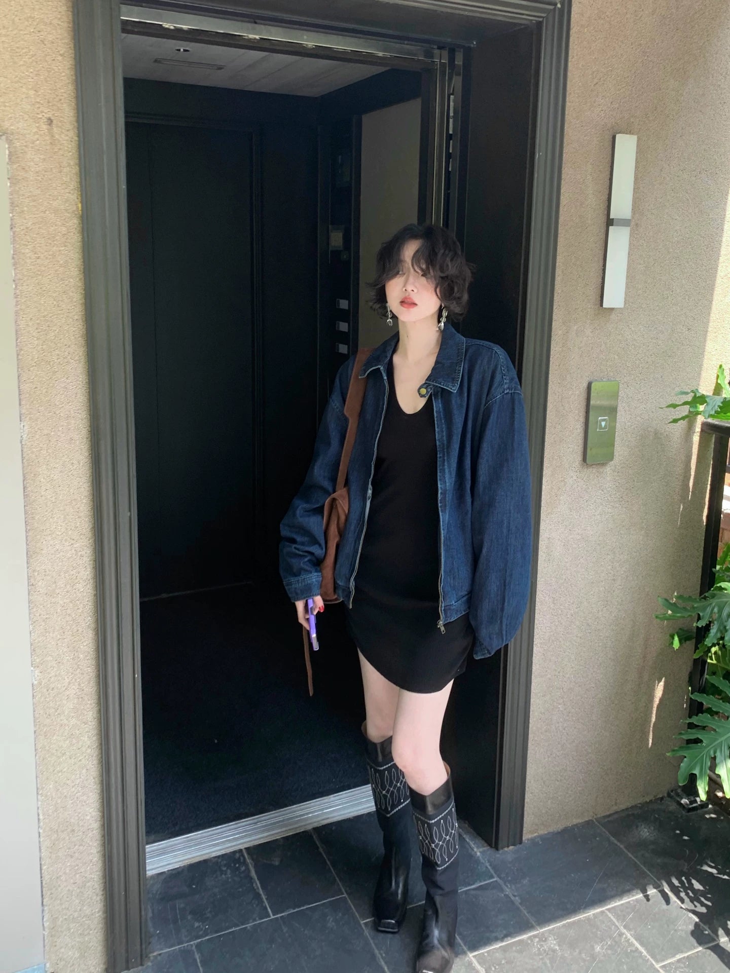 Wine afternoon Hong Kong style retro 2025 autumn new lapel zipper denim clothes with loose temperament short denim jacket for women