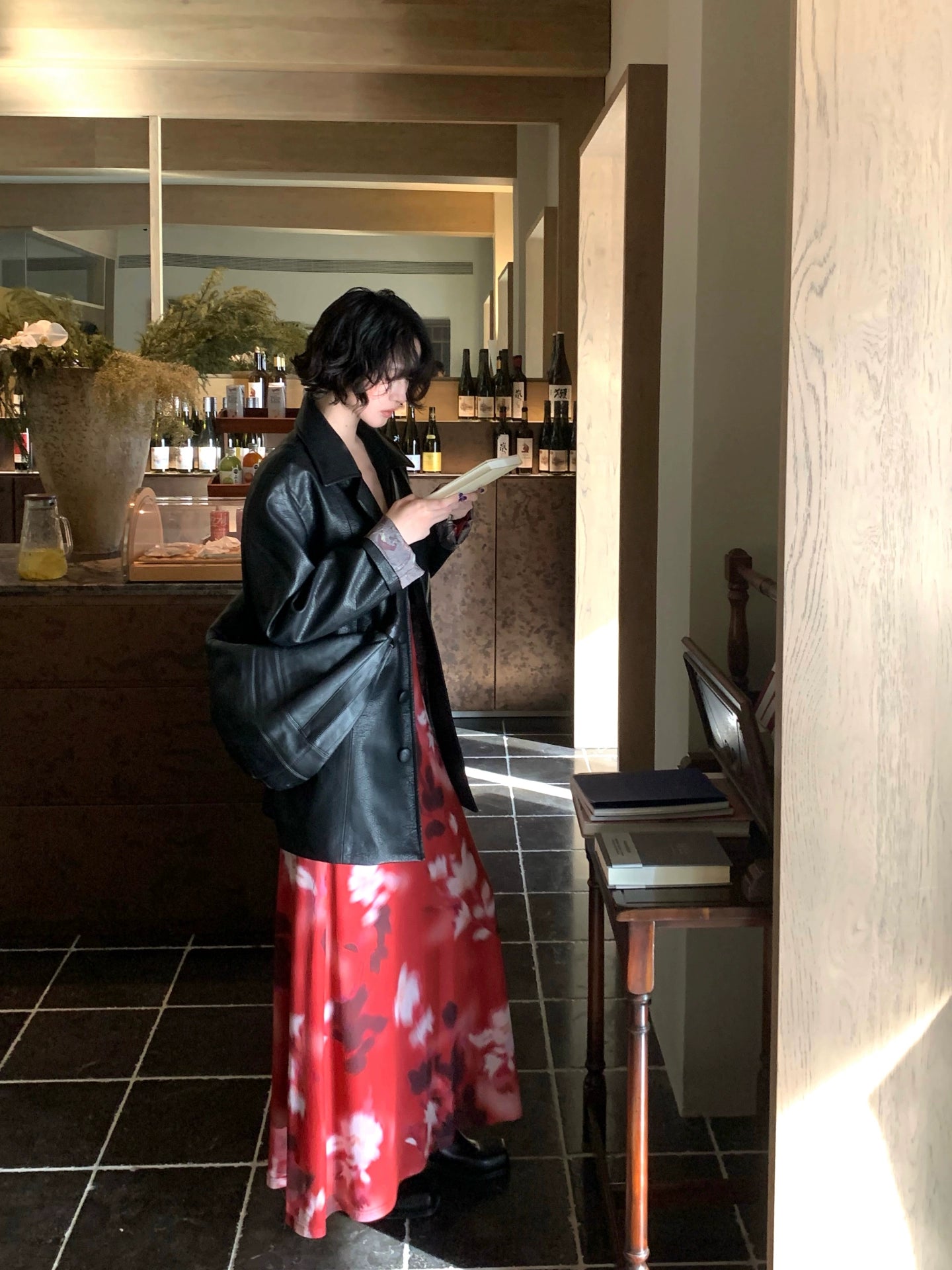 Autumn Brew Printed V-Neck Tea Dress – Hong Kong Retro Fall Edition