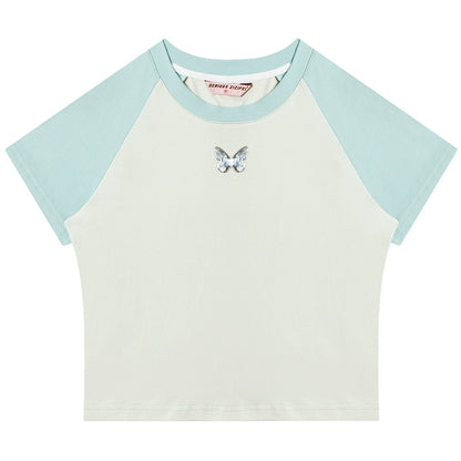 T-shirt con maniche raglan con cuciture a contrasto |. Manica corta con farfalla in metallo per l'estate