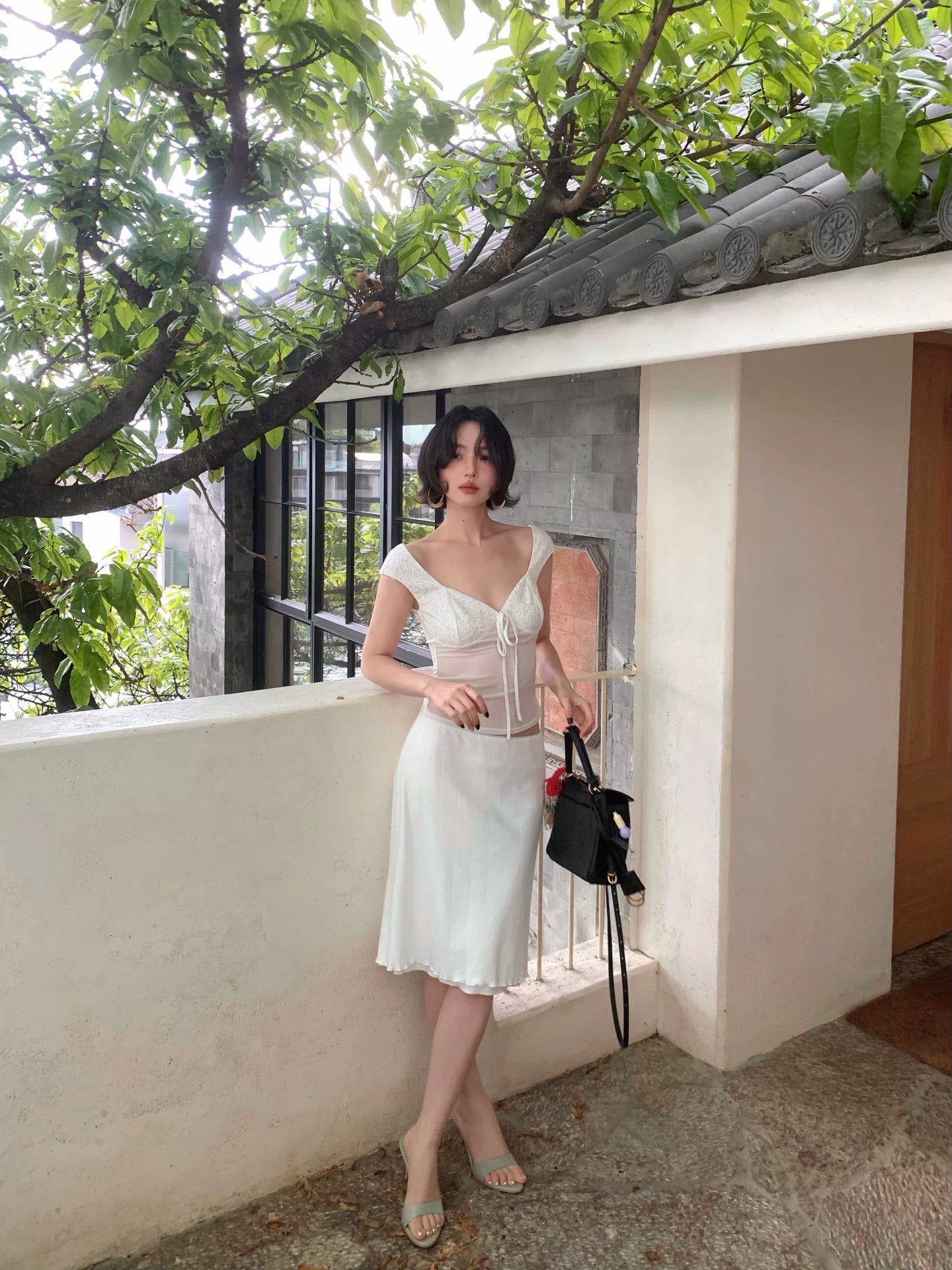 Wine noon homemade new product [milk fu cloud] French lace strap sexy V-neck short-sleeved T-shirt top for women