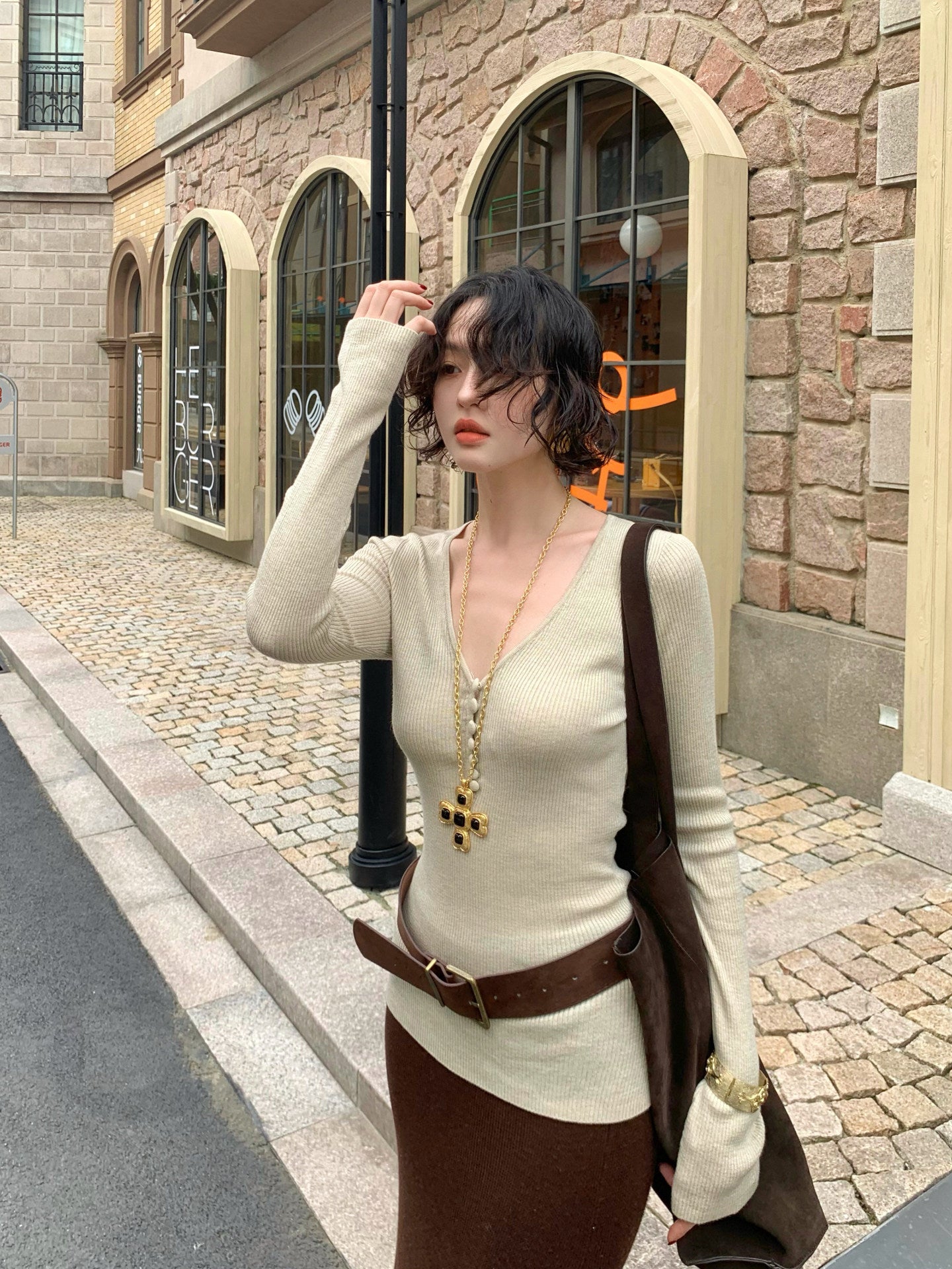 Wine Afternoon Hong Kong Retro V-Neck Slim Knit