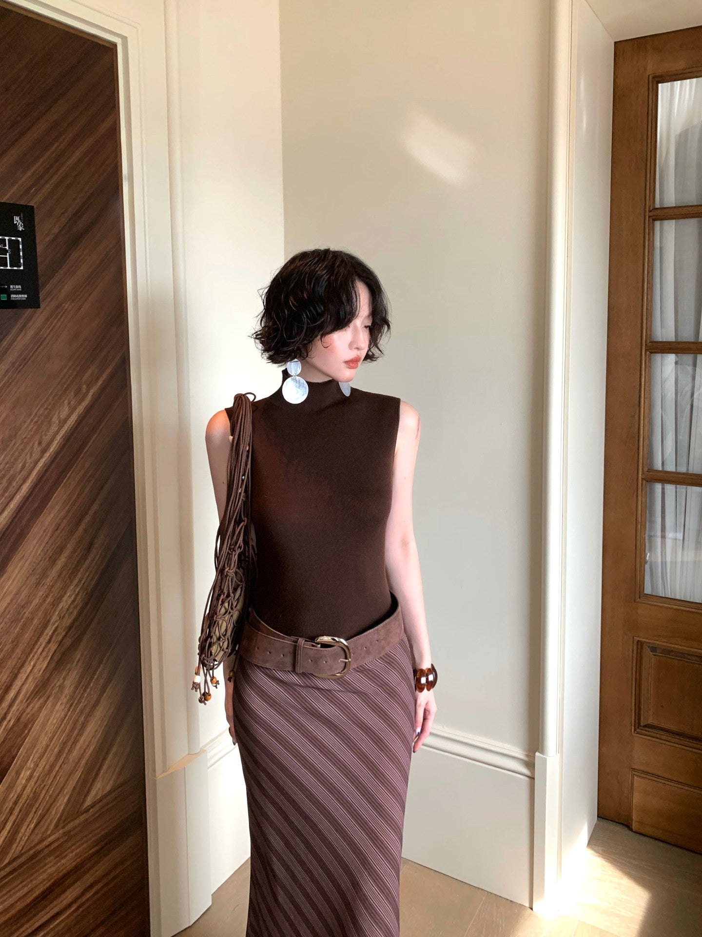 Whispers of the Earth Wool-Blend High-Neck Sleeveless Vest – Hong Kong Retro Autumn