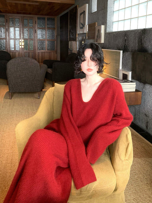 Raccoon Wool-Blend V-Neck Sweater – Hong Kong Retro Fall/Winter Lazy Knit