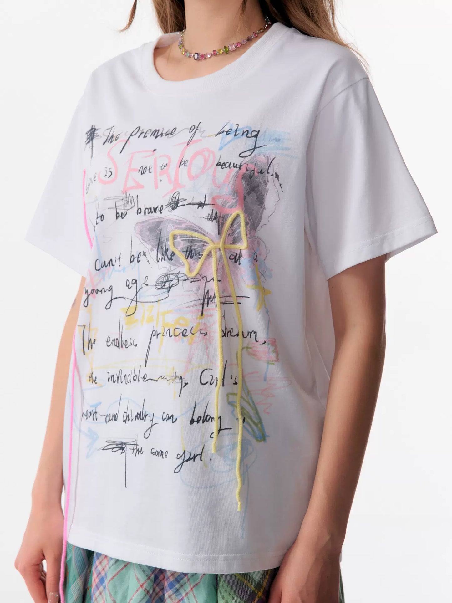 Graffiti Printed Bow T-shirt | Retro English Print Design for Summer