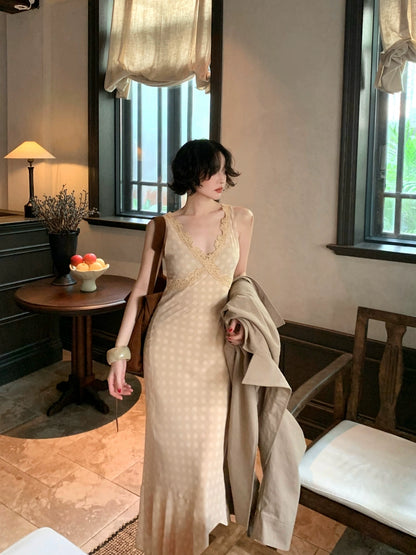 French Retro Lace & Polka Dot V-Neck Maxi Dress – Slim-Fit Vest Silhouette