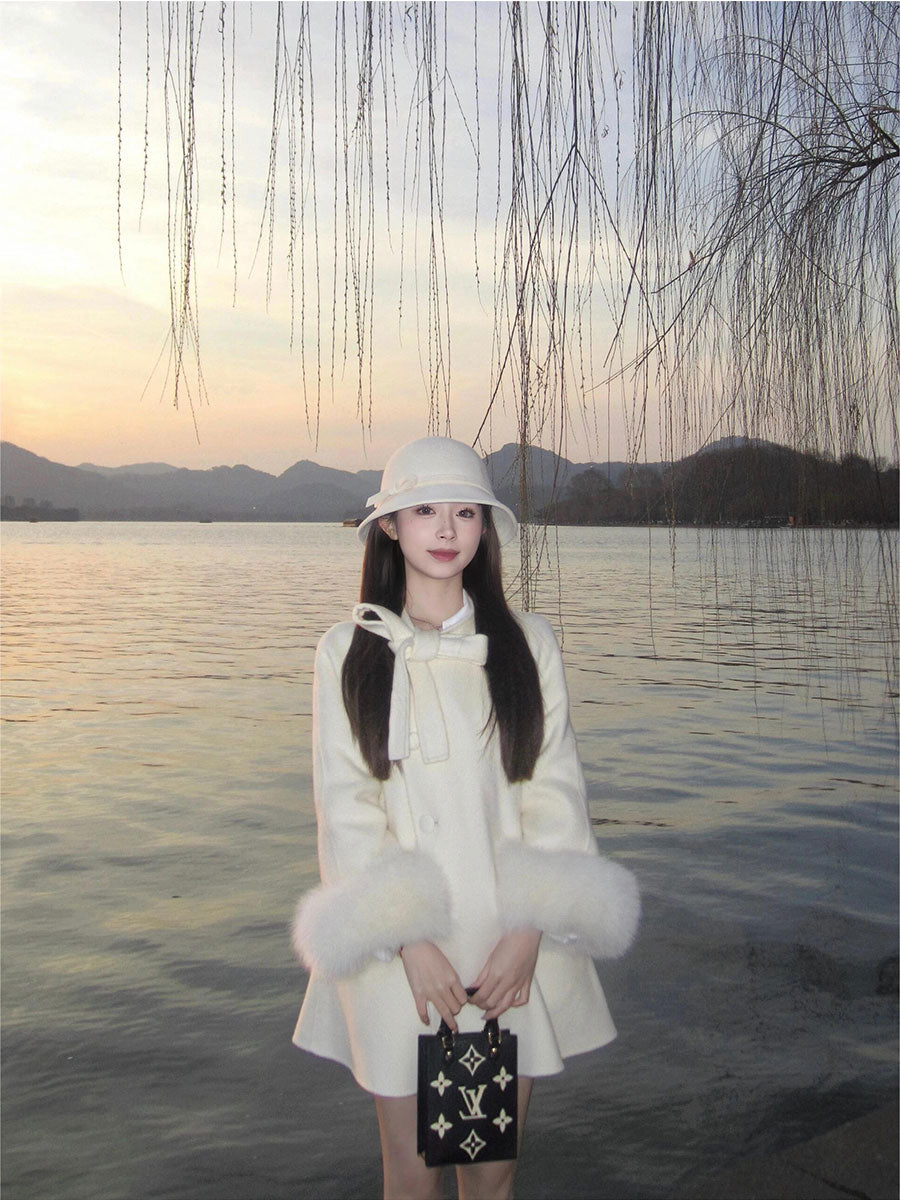 Golden Wool Cloak – Short Faux Fur Cape for a Luxe Winter Look