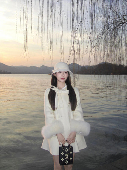 Golden Wool Cloak – Short Faux Fur Cape for a Luxe Winter Look