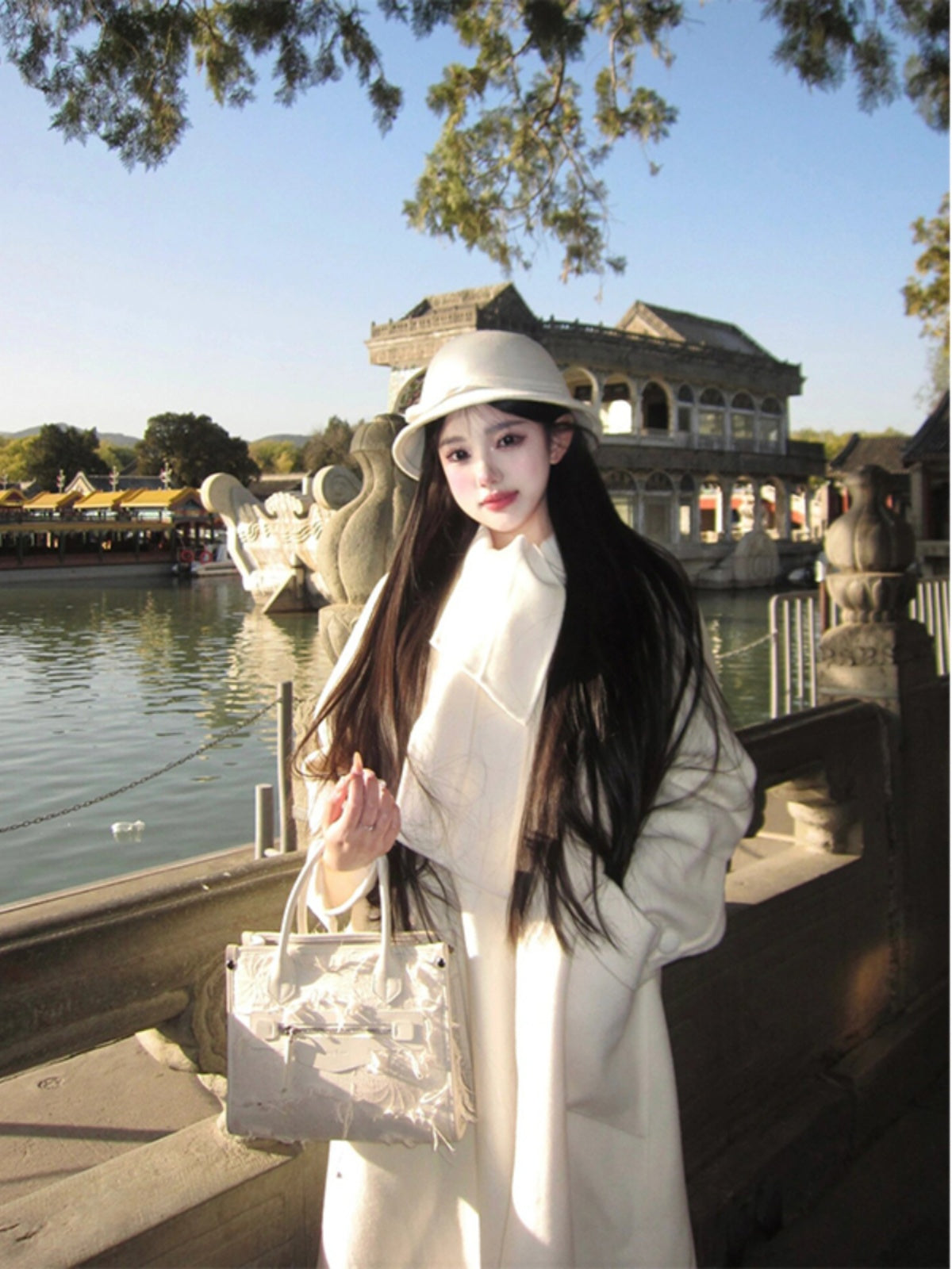 Reversible Cashmere Cloak – Hepburn-Style Cream White Woolen Elegance