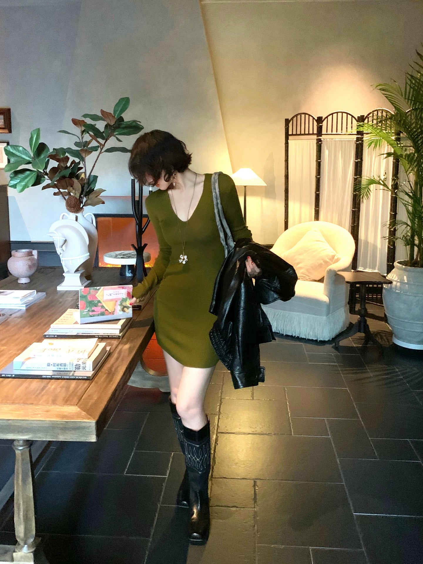 Fine Wool-Blend V-Neck Knit Inner Dress – Hong Kong Retro Fall Collection