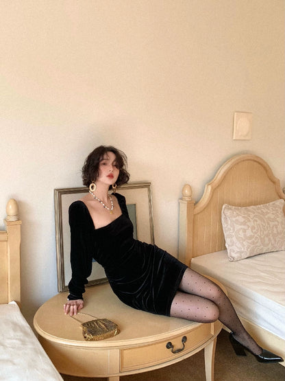 Square Collar Velvet Dress with a Black Swan Theme