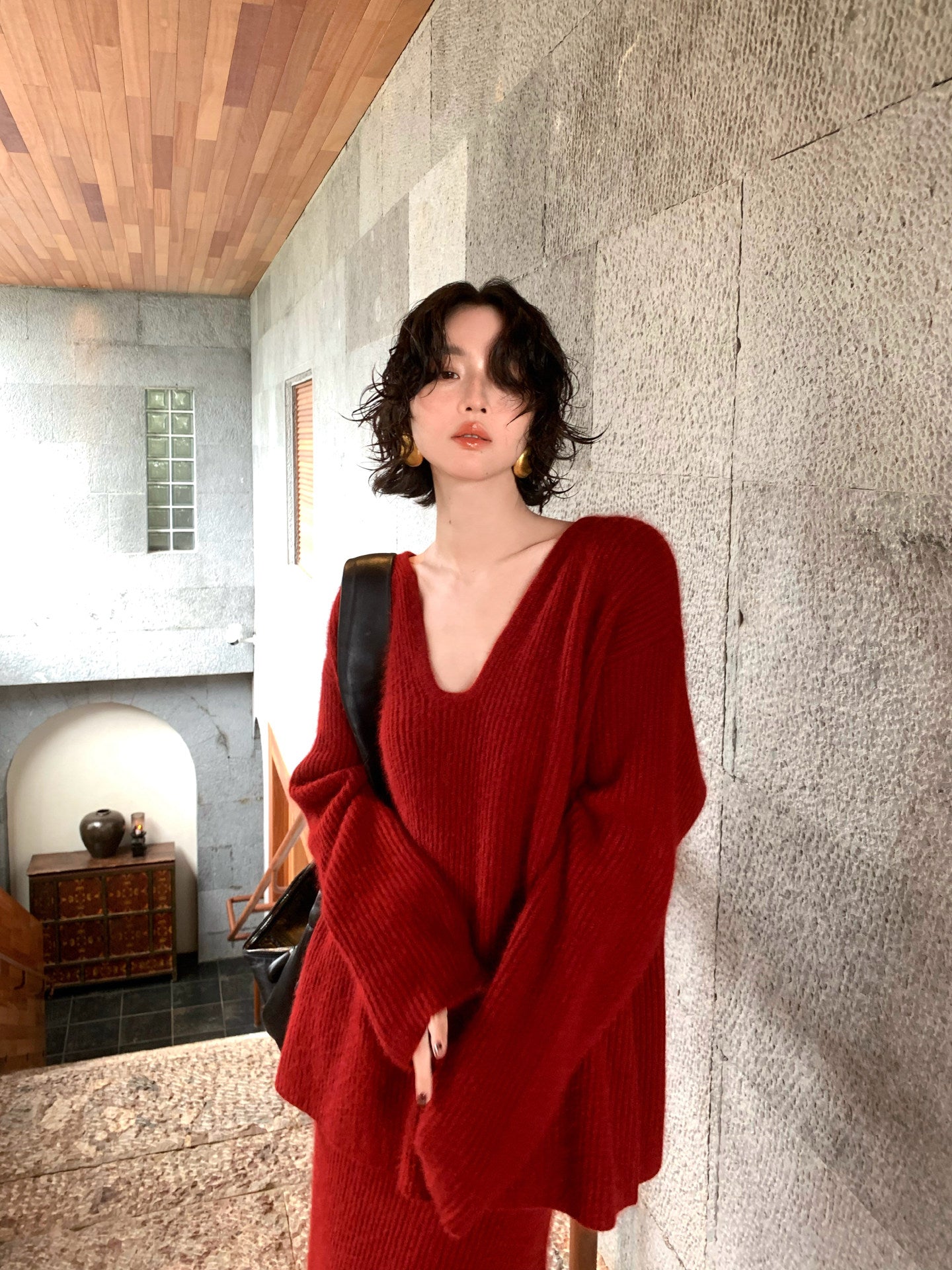 Raccoon Wool-Blend V-Neck Sweater – Hong Kong Retro Fall/Winter Lazy Knit