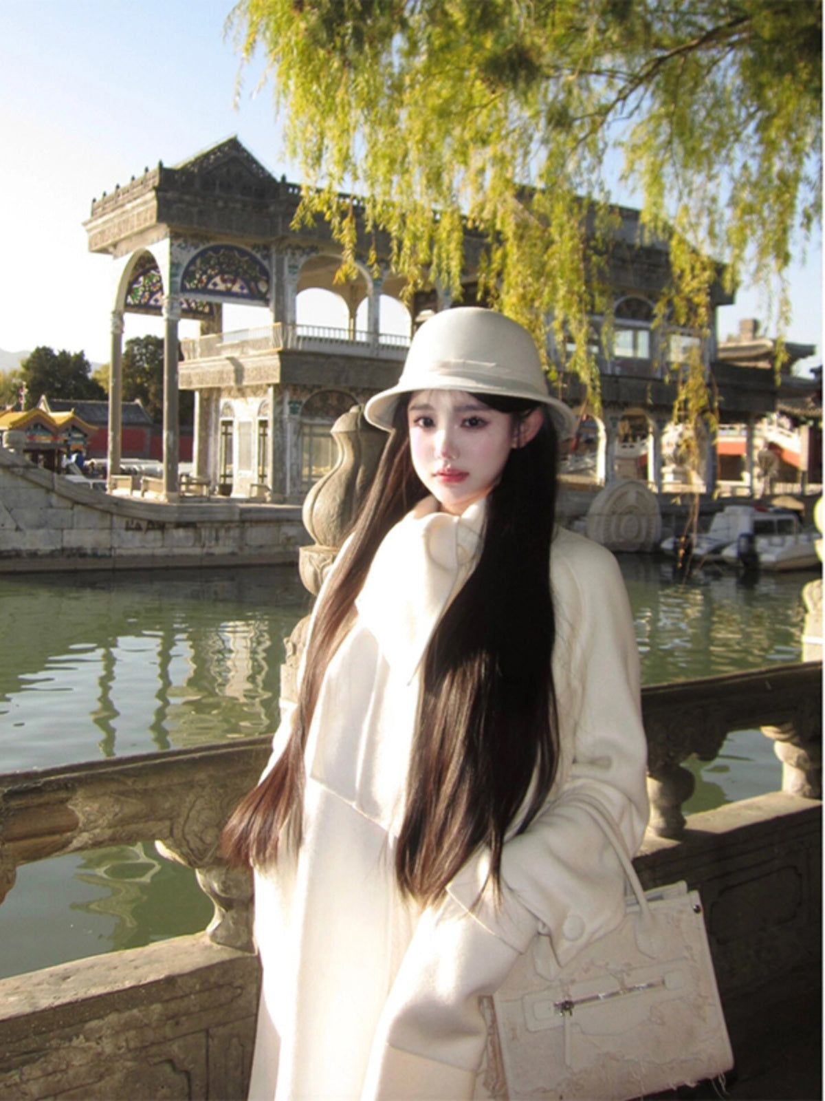 Reversible Cashmere Cloak – Hepburn-Style Cream White Woolen Elegance