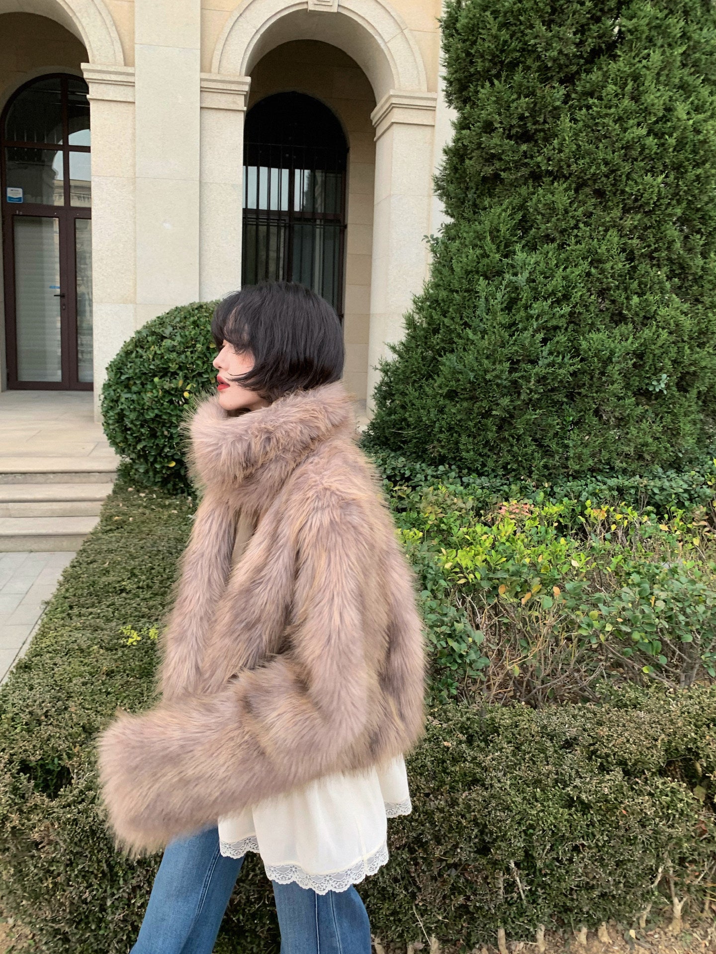 Elegant Long Eco Fur Coat – Relaxed Fit & Cozy Warmth