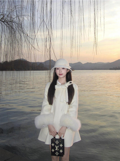 Golden Wool Cloak – Short Faux Fur Cape for a Luxe Winter Look