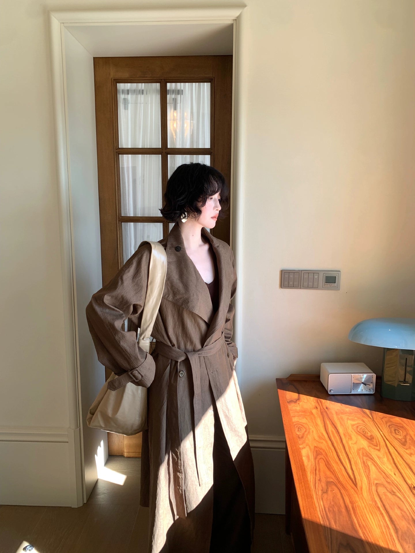 Hong Kong style retro autumn new brown waist-cinching belted trench coat, high-end loose long coat for women