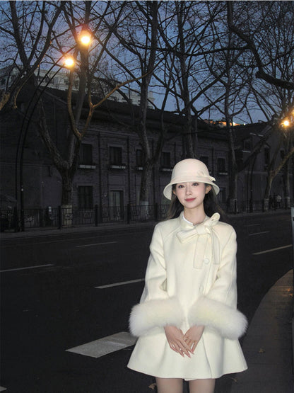 Golden Wool Cloak – Short Faux Fur Cape for a Luxe Winter Look