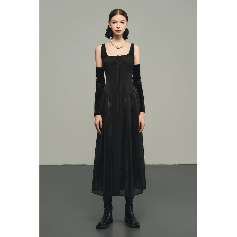 Robe au cou carré noir