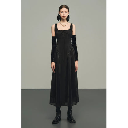 Robe au cou carré noir