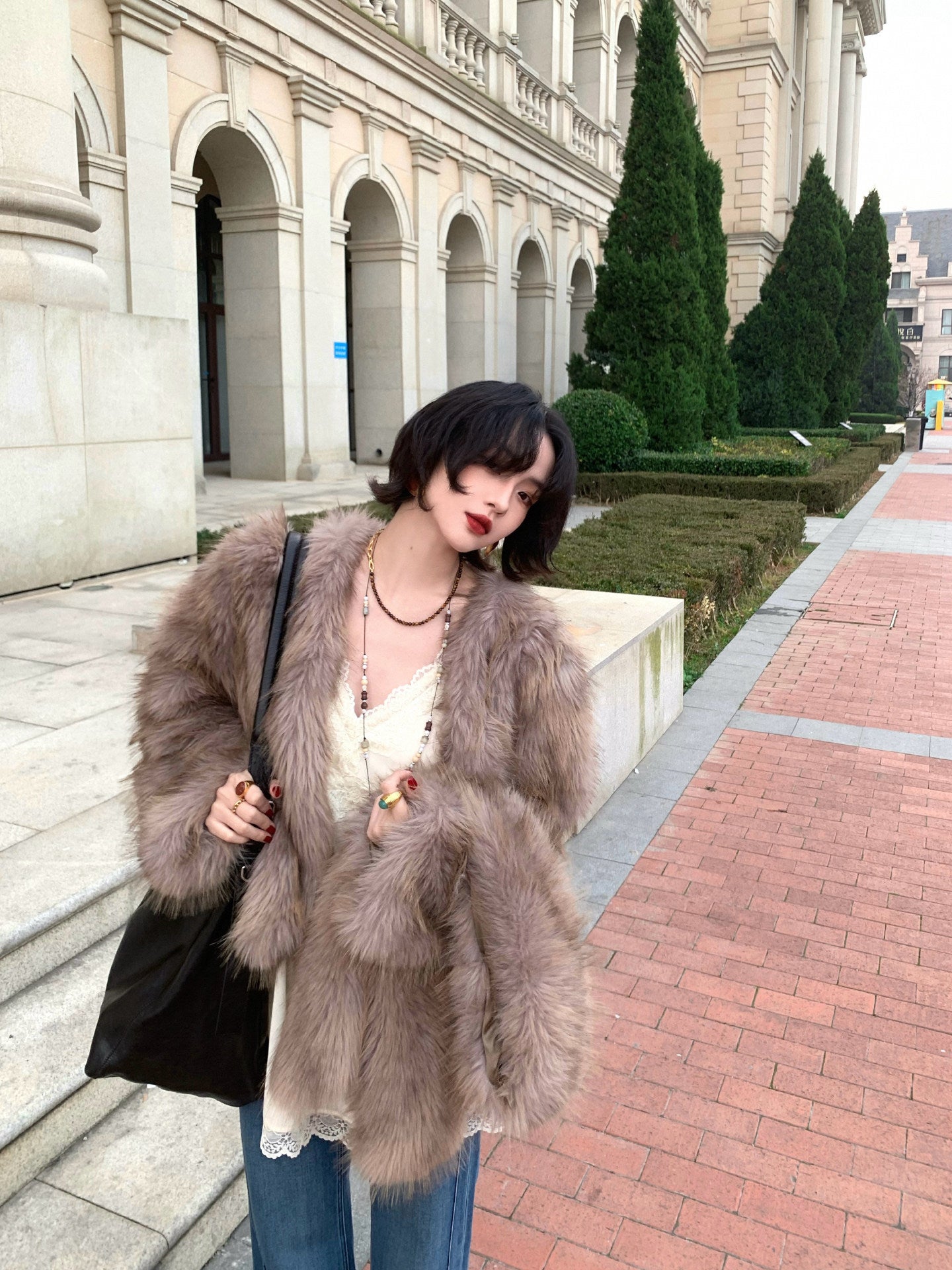 Elegant Long Eco Fur Coat – Relaxed Fit & Cozy Warmth