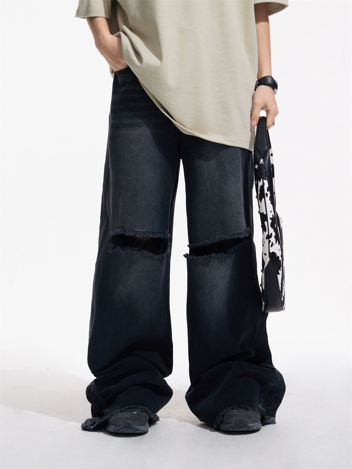 Diseño de nicho: jeans holgados con agujeros
