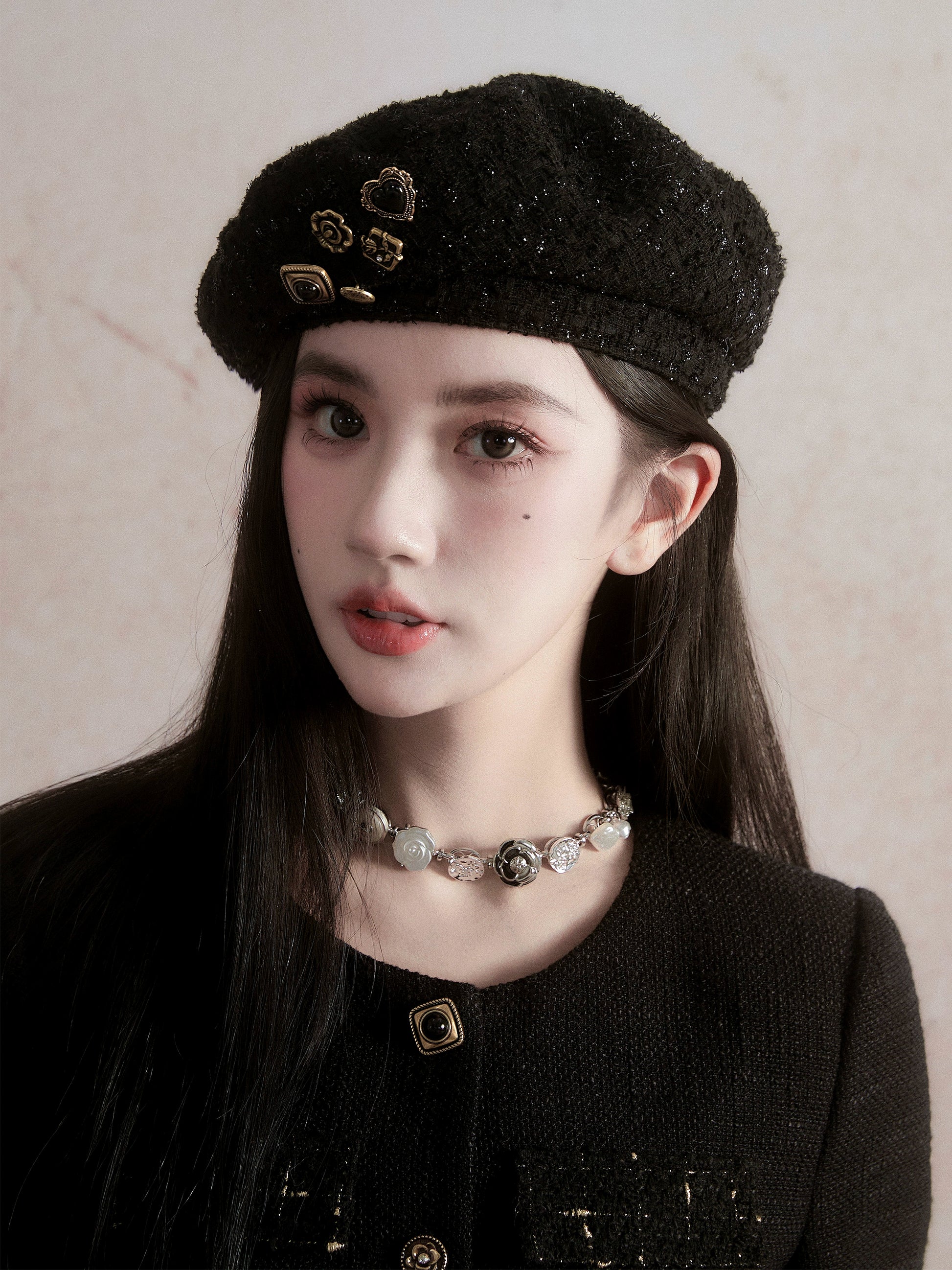 Qianjin Black Gold Buckle Beret