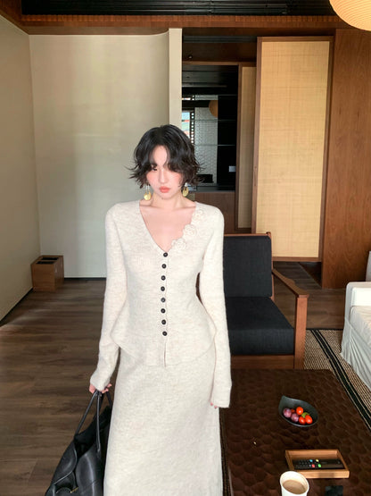 Three-Dimensional Flower Knit Top & Skirt Set – Retro AW 2025