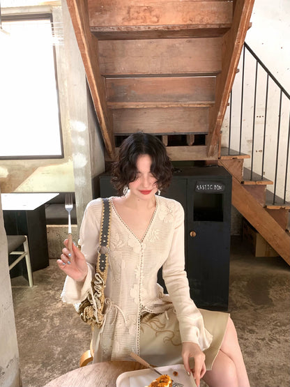 Wine afternoon homemade [spring day, imagination] retro elegant style lace edge 100 people cotton V-neck waist long-sleeved top girl