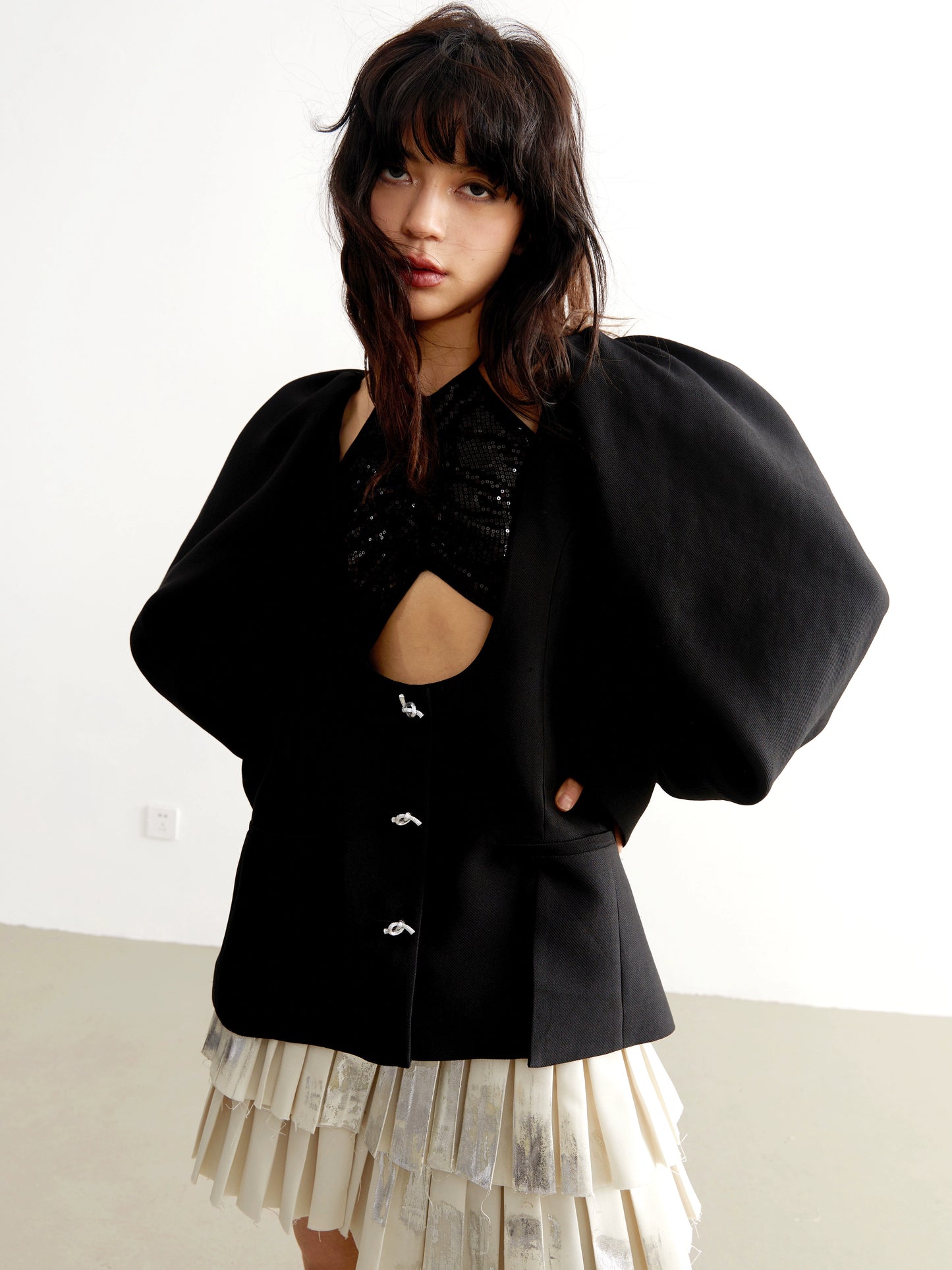 Deep U-Neck Bubble Pleated Sleeve Jacket