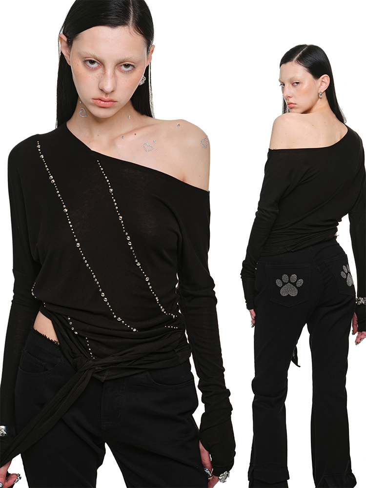 Rivet Slant-Shoulder Knit Top – Diamond Detail Irregular Style