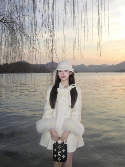 Golden Wool Cloak – Short Faux Fur Cape for a Luxe Winter Look