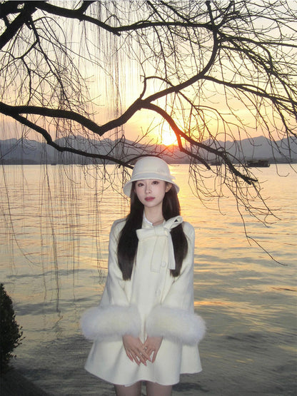 Golden Wool Cloak – Short Faux Fur Cape for a Luxe Winter Look