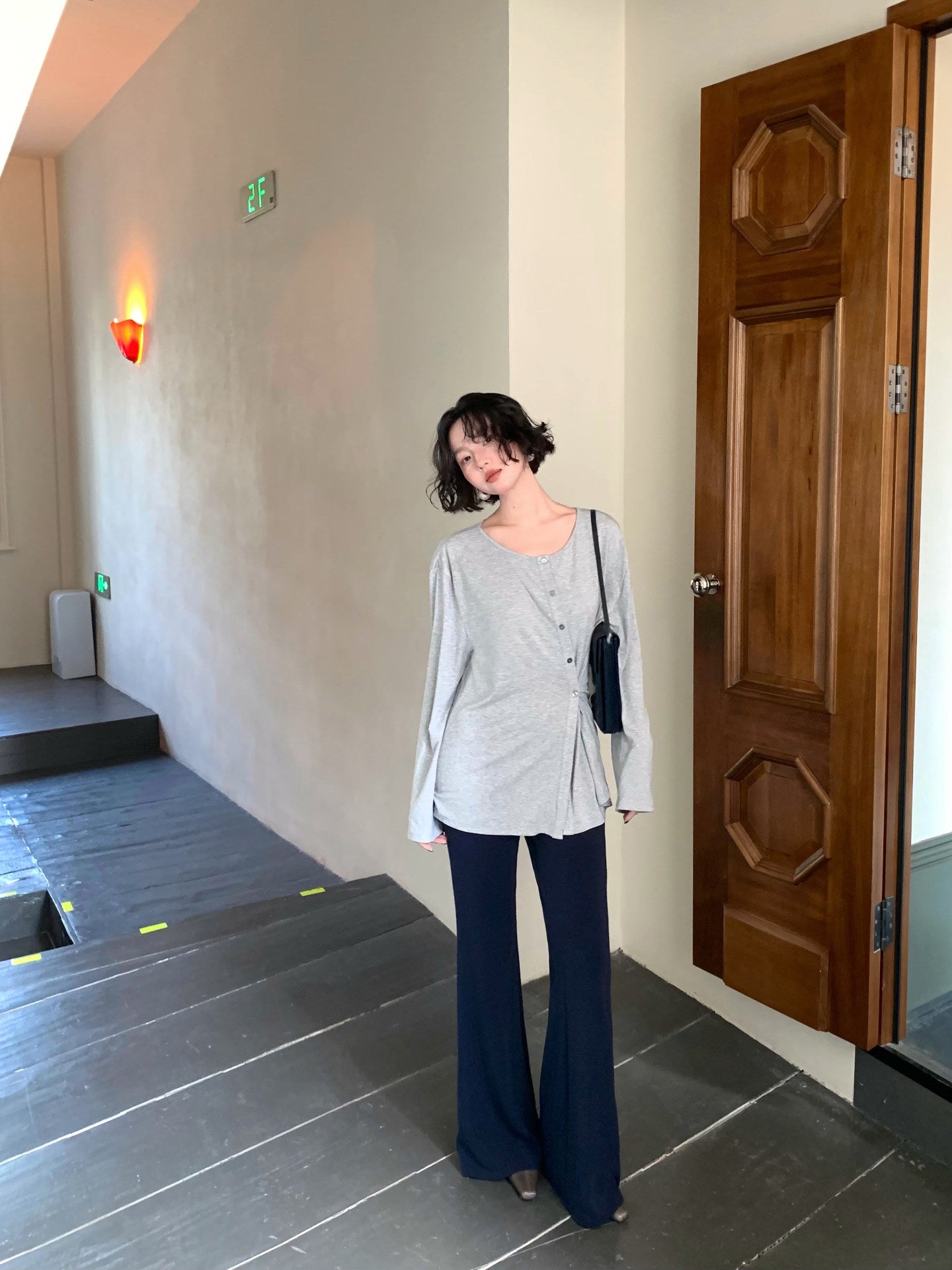 Ink Trace Diagonal Button Collar T-Shirt – Hong Kong Retro Autumn Minimal