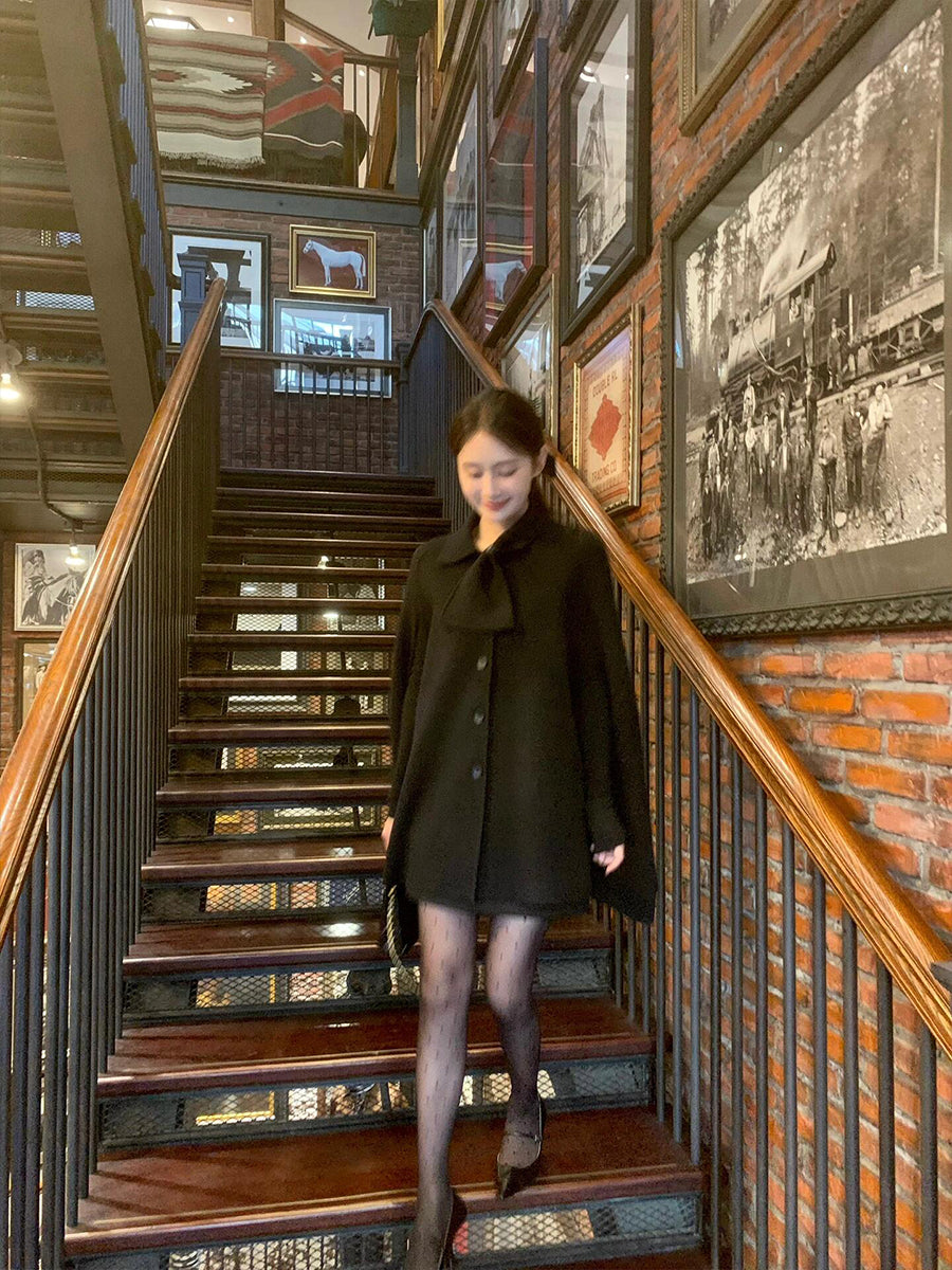 Rich Daughter’s Cashmere Coat – Elegant Black Woolen Shawl Cape